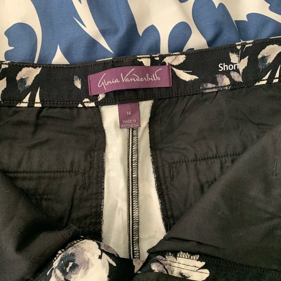 Like New Gloria Vanderbilt Flower Print Shorts - Picture 2 of 4